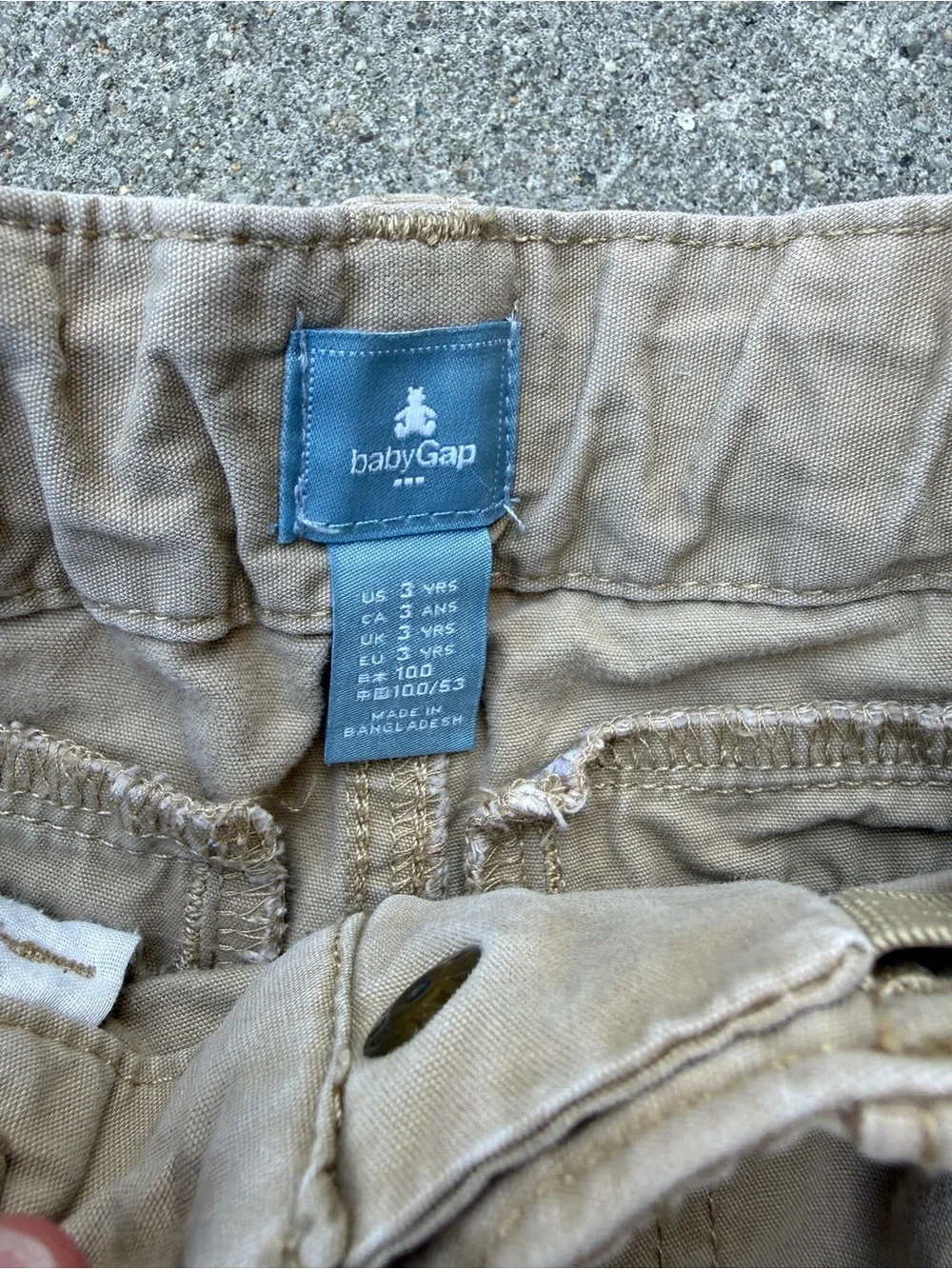GAP Boys Casual Cargo Pants in Light Khaki
